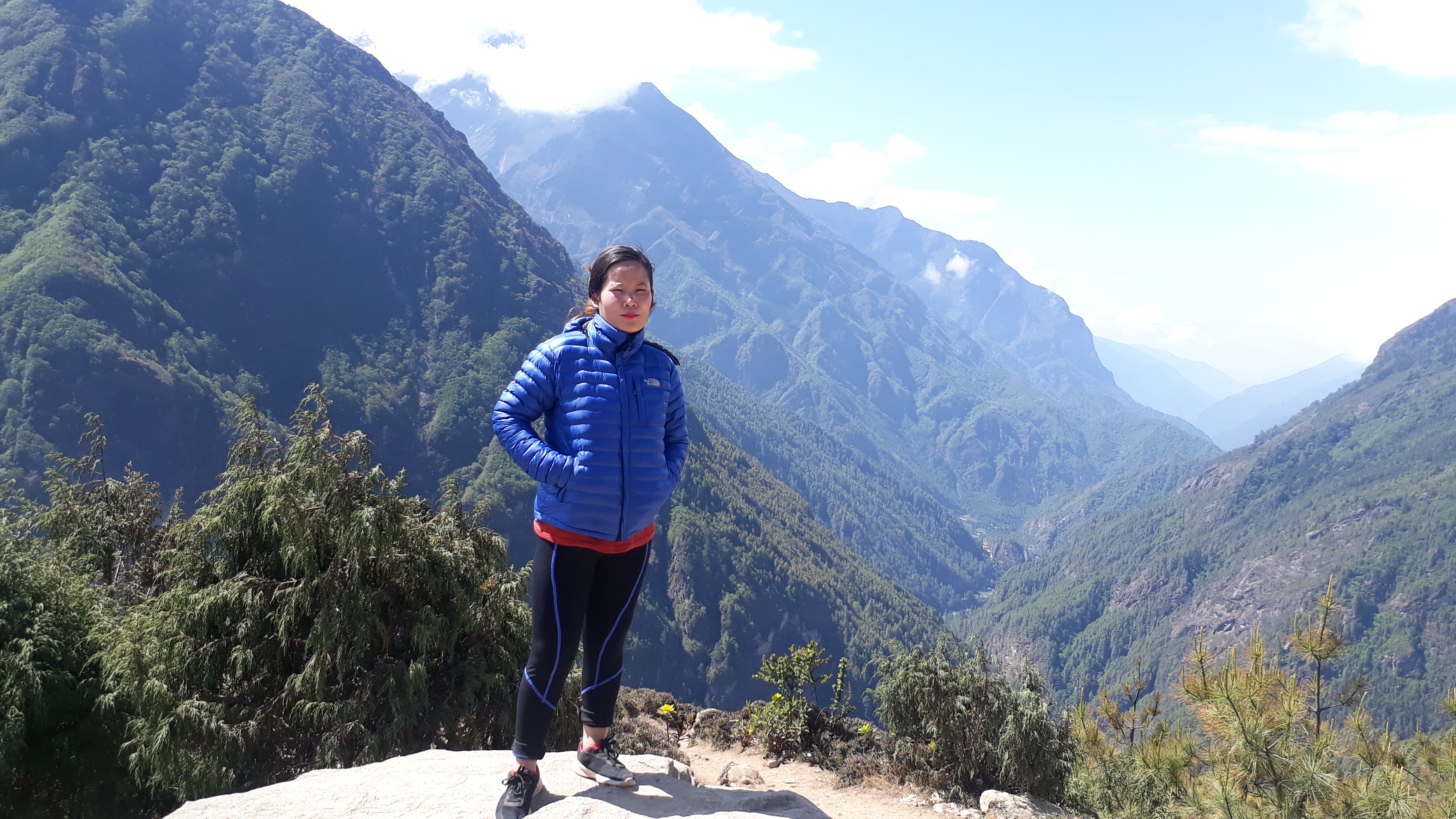 Female Mulde Hill Trekking Guide